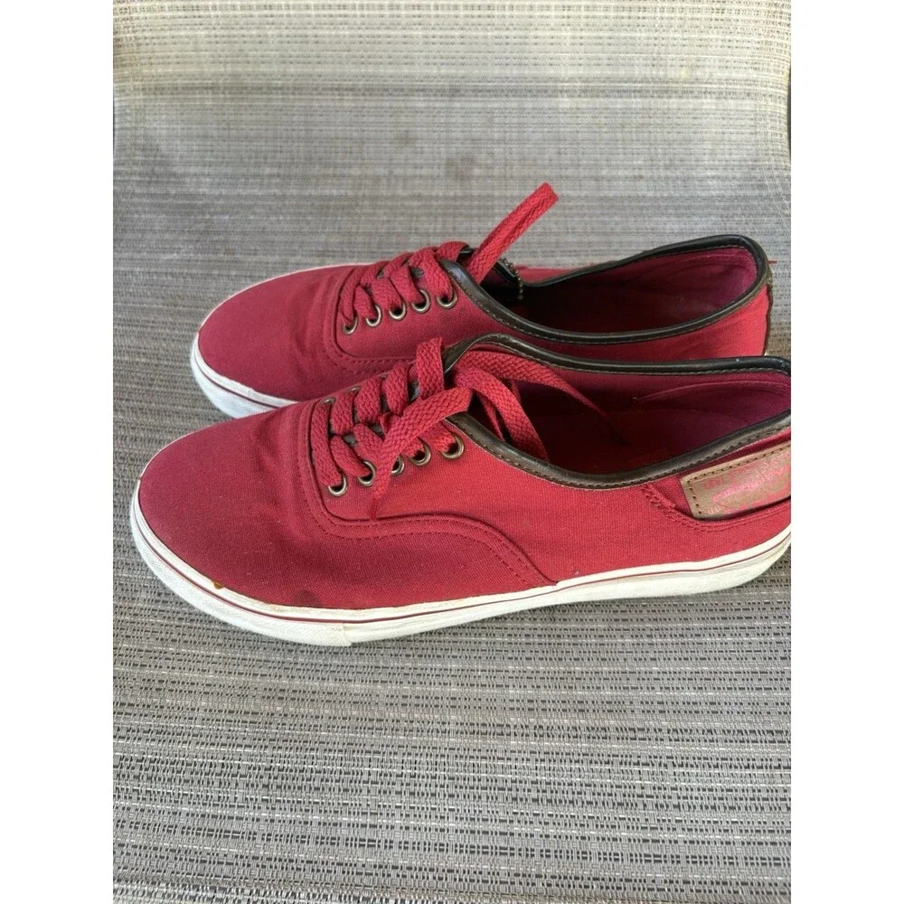 Levi’s Men’s Red Canvas Sneakers Low-Top Lace-Up Shoes Size 7.5 US‎